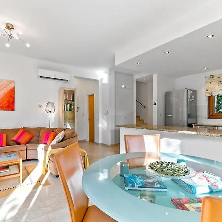 Villa 2 Bedroom Loukia With Private Pool And Gardens, Aphrodite Hills