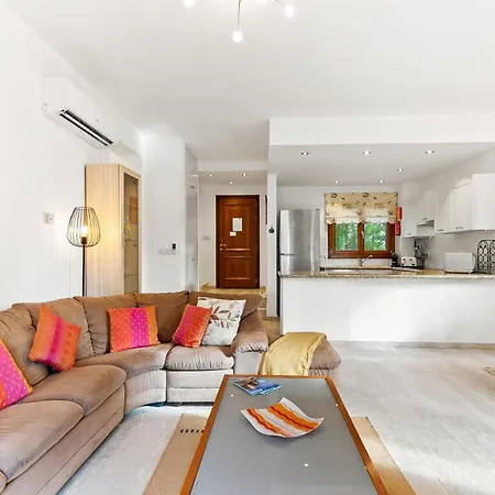 2 Bedroom Loukia With Private Pool And Gardens, Aphrodite Hills Kouklia