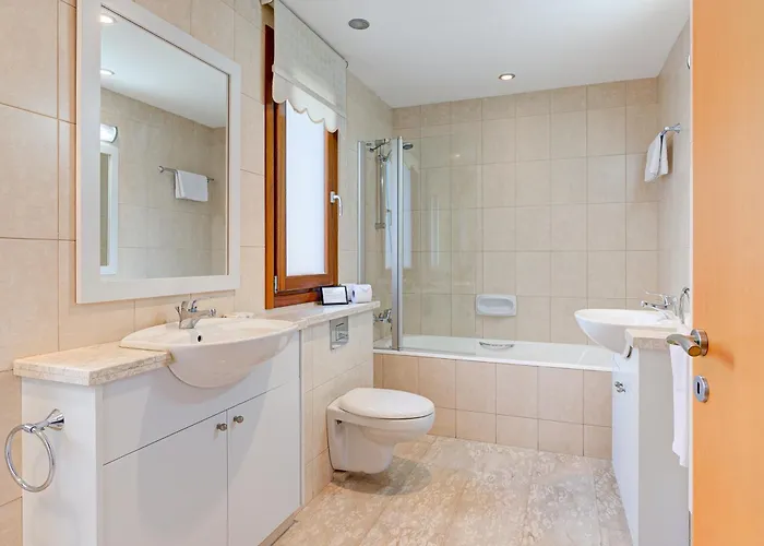 2 Bedroom Loukia With Private Pool And Gardens, Aphrodite Hills Vila *