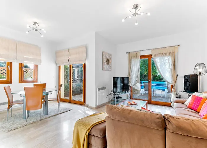 2 Bedroom Loukia With Private Pool And Gardens, Aphrodite Hills Vila