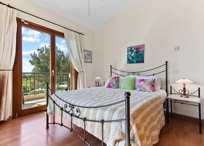 2 Bedroom Loukia With Private Pool And Gardens, Aphrodite Hills Vila Kouklia